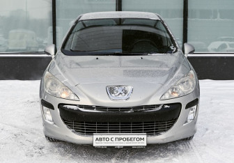 Подержанный автомобиль Peugeot 308 Hatchback 2009 года (8 фото)