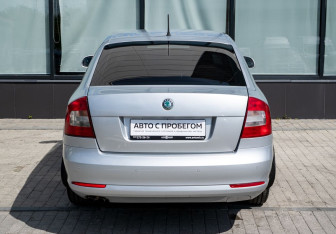Подержанный автомобиль Skoda Octavia Liftback 2011 года (4 фото)
