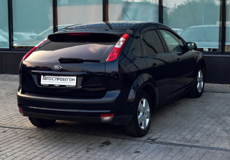 Подержанный автомобиль Ford Focus Hatchback 2006 года (5 фото)