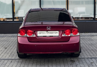 Подержанный автомобиль Honda Civic Sedan 2008 года (4 фото)
