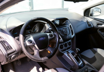 Подержанный автомобиль Ford Focus Hatchback 2011 года (15 фото)