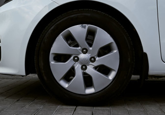 Подержанный автомобиль Kia Rio Sedan 2015 года (21 фото)