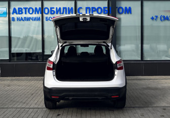 Подержанный автомобиль Nissan Qashqai 2016 года (21 фото)
