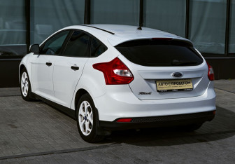 Подержанный автомобиль Ford Focus Hatchback 2011 года (3 фото)