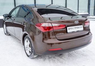 Подержанный автомобиль Kia Cerato Sedan 2015 года (3 фото)