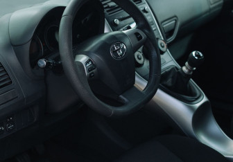 Подержанный автомобиль Toyota Auris Hatchback 2012 года (9 фото)