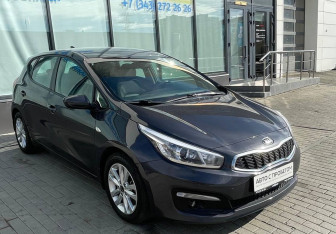 Подержанный автомобиль Kia Ceed Hatchback 2017 года (7 фото)