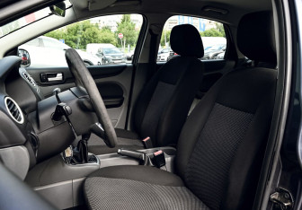 Подержанный автомобиль Ford Focus Hatchback 2011 года (15 фото)