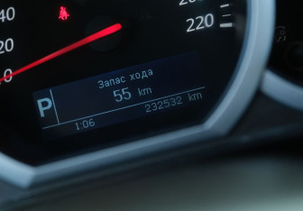 Подержанный автомобиль Suzuki Grand Vitara 2013 года (16 фото)