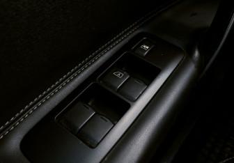 Подержанный автомобиль Nissan Qashqai 2007 года (17 фото)