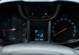 Подержанный автомобиль Chevrolet Orlando 2013 года (15 фото)