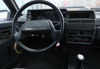 Подержанный автомобиль LADA (ВАЗ) 2109 Hatchback 2003 года (10 фото)