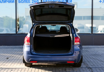 Подержанный автомобиль Chevrolet Cruze Wagon 2014 года (17 фото)