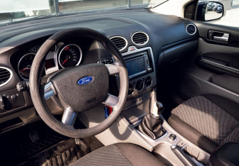 Подержанный автомобиль Ford Focus Hatchback 2011 года (13 фото)
