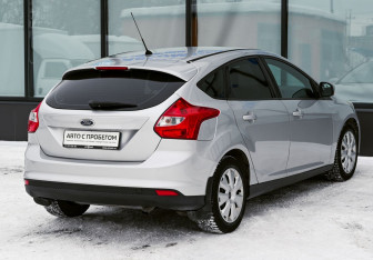 Подержанный автомобиль Ford Focus Hatchback 2011 года (5 фото)