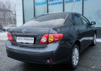 Подержанный автомобиль Toyota Corolla Sedan 2006 года (5 фото)