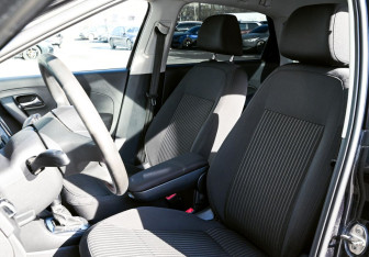 Подержанный автомобиль Volkswagen Polo Sedan 2011 года (15 фото)