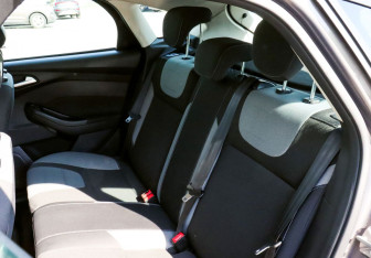 Подержанный автомобиль Ford Focus Hatchback 2013 года (17 фото)