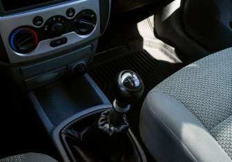 Подержанный автомобиль Chevrolet Aveo Hatchback 2005 года (10 фото)
