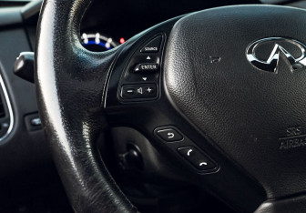 Подержанный автомобиль Infiniti QX50 2015 года (14 фото)