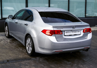 Подержанный автомобиль Honda Accord Sedan 2011 года (3 фото)