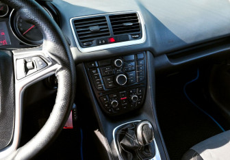 Подержанный автомобиль Opel Meriva 2012 года (9 фото)