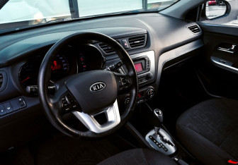Подержанный автомобиль Kia Rio Hatchback 2013 года (17 фото)