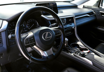 Подержанный автомобиль Lexus RX 2018 года (10 фото)