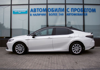 Подержанный автомобиль Toyota Camry Sedan 2021 года (2 фото)