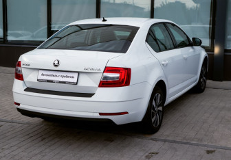 Подержанный автомобиль Skoda Octavia Liftback 2018 года (5 фото)