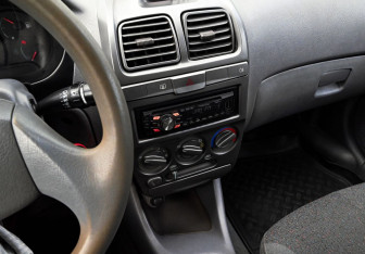 Подержанный автомобиль Hyundai Accent Sedan 2006 года (9 фото)