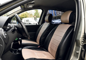Подержанный автомобиль Renault Sandero 2012 года (13 фото)