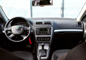 Подержанный автомобиль Skoda Octavia Liftback 2013 года (19 фото)