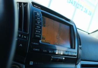 Подержанный автомобиль Toyota Land Cruiser Suv 2011 года (9 фото)