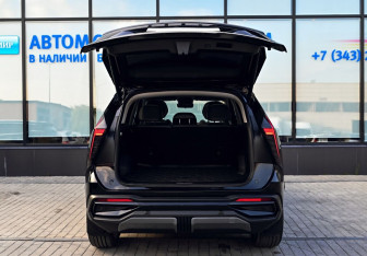Подержанный автомобиль Geely Atlas 2024 года (21 фото)