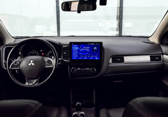 Подержанный автомобиль Mitsubishi Outlander 2012 года (18 фото)