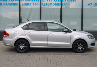 Подержанный автомобиль Volkswagen Polo Sedan 2012 года (6 фото)