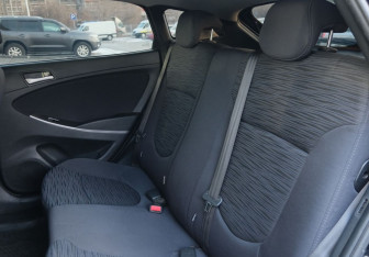 Подержанный автомобиль Hyundai Solaris Hatchback 2015 года (18 фото)