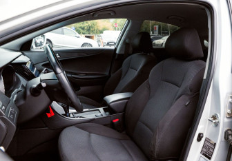 Подержанный автомобиль Hyundai Sonata 2011 года (16 фото)