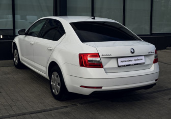 Подержанный автомобиль Skoda Octavia Liftback 2020 года (3 фото)