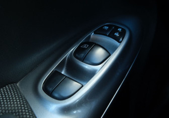 Подержанный автомобиль Nissan Juke 2012 года (11 фото)