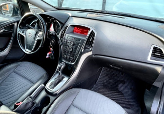 Подержанный автомобиль Opel Astra Hatchback 2013 года (10 фото)