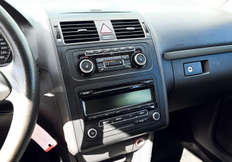 Подержанный автомобиль Volkswagen Touran 2012 года (11 фото)