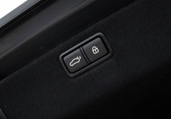 Подержанный автомобиль Genesis G80 2017 года (24 фото)