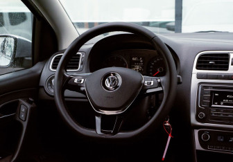 Подержанный автомобиль Volkswagen Polo Sedan 2016 года (19 фото)