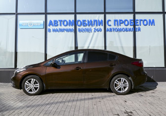Подержанный автомобиль Kia Cerato Sedan 2015 года (2 фото)