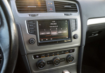 Подержанный автомобиль Volkswagen Golf Hatchback 2015 года (15 фото)