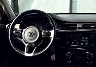 Подержанный автомобиль Kia Rio Sedan 2020 года (17 фото)