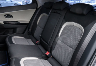 Подержанный автомобиль Kia Ceed Hatchback 2014 года (19 фото)