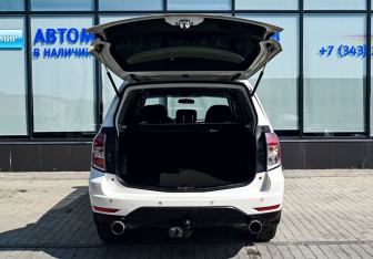Подержанный автомобиль Subaru Forester Suv 2010 года (19 фото)